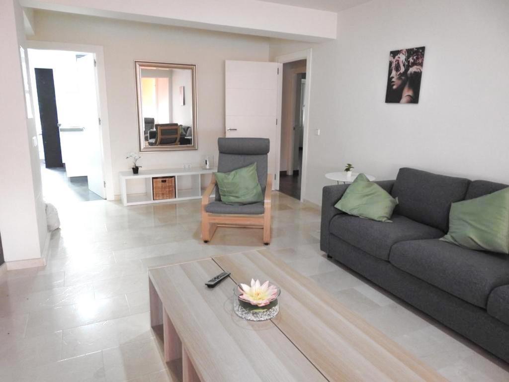 Carihuela Beach Suite Apartment ตอร์เรโมลิโนส ภายนอก รูปภาพ
